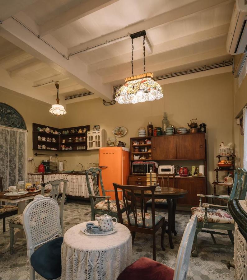 Lhong Yaowarat Hostel Bangkok Ngoại thất bức ảnh